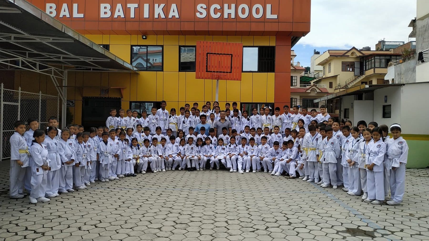 The Bal Batika family gathered in front of our Pepsicola campus.
